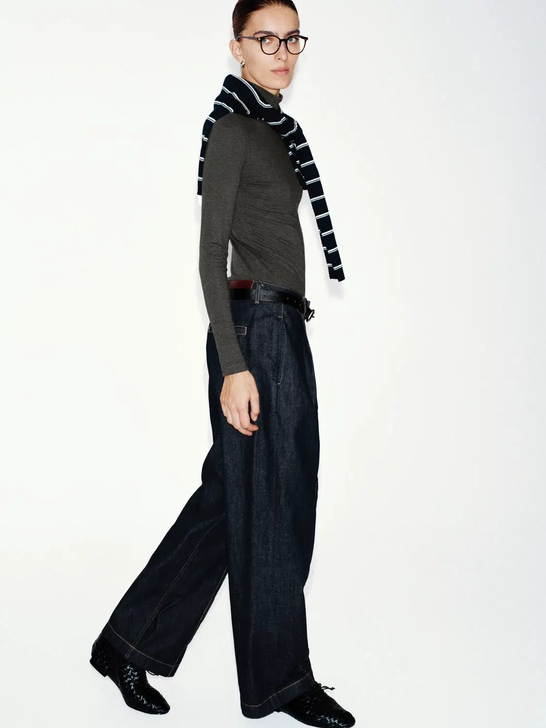 Urban Revivo Fashion T-Shirt dark grey knit long-sleeve top on model with striped scarf
