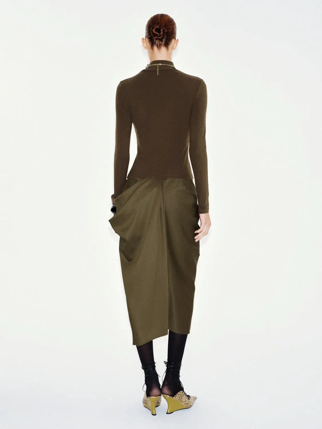 T-Shirt Urban Revivo Fashion brown long-sleeve top with olive draped skirt, two-piece outfit