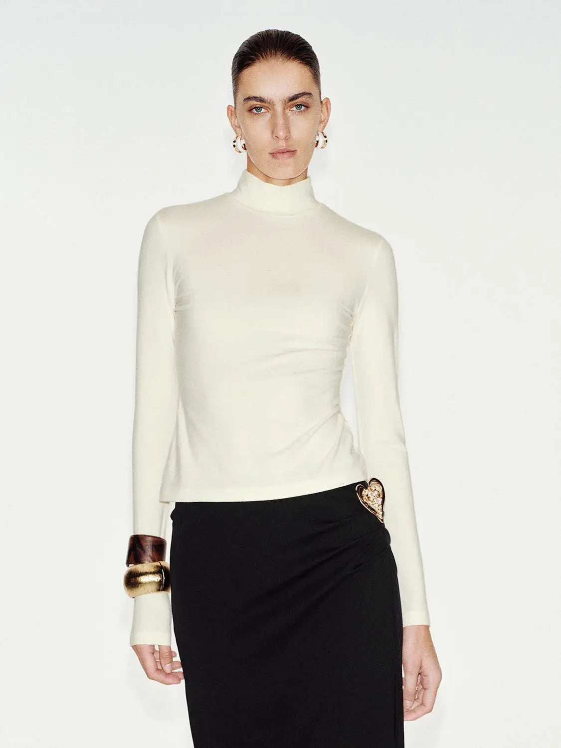T-shirt by Urban Revivo Fashion in cream with long sleeves and a turtleneck
