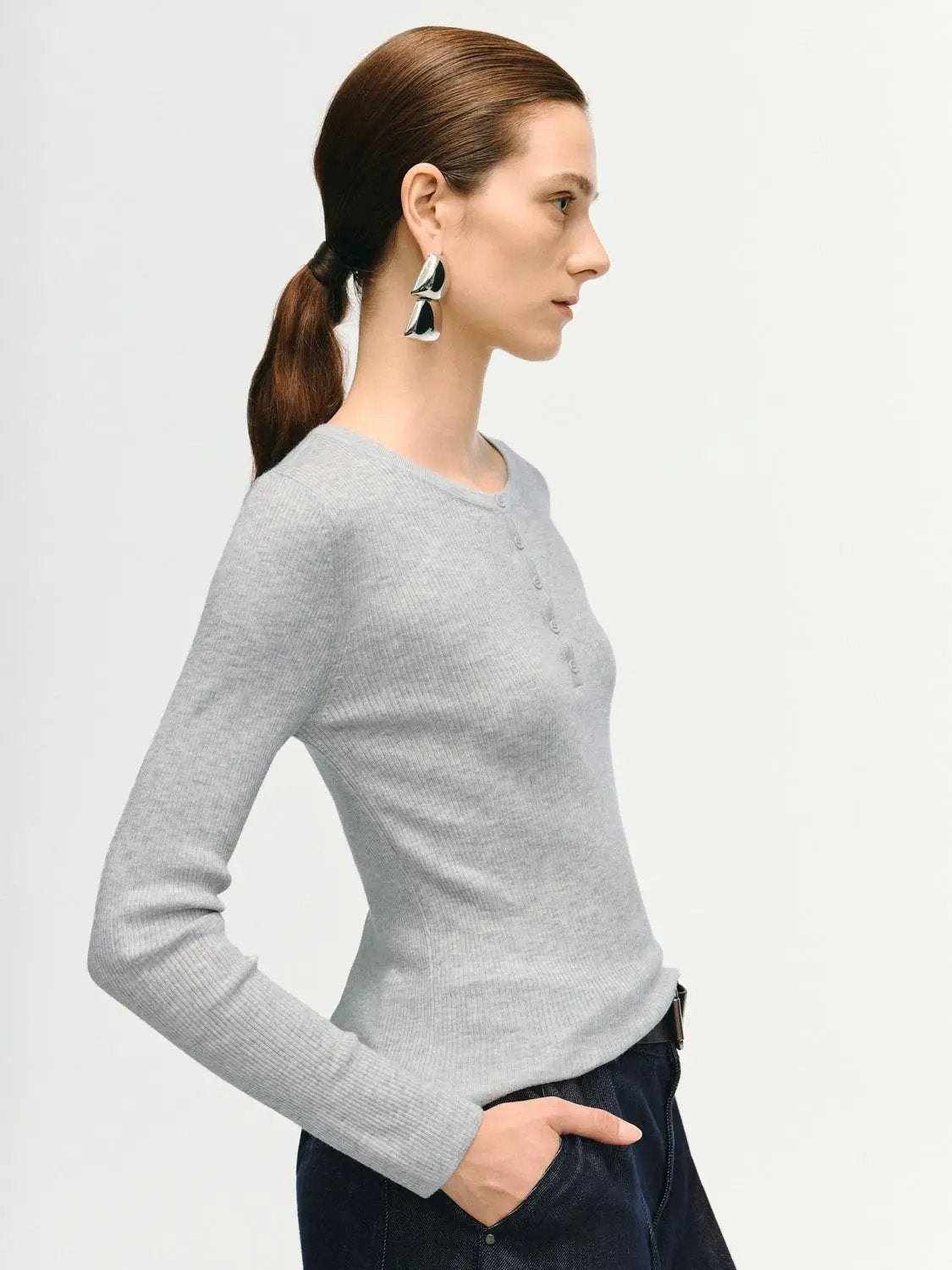 Slim ribbed button-front long-sleeve knit T-shirt in light grey
