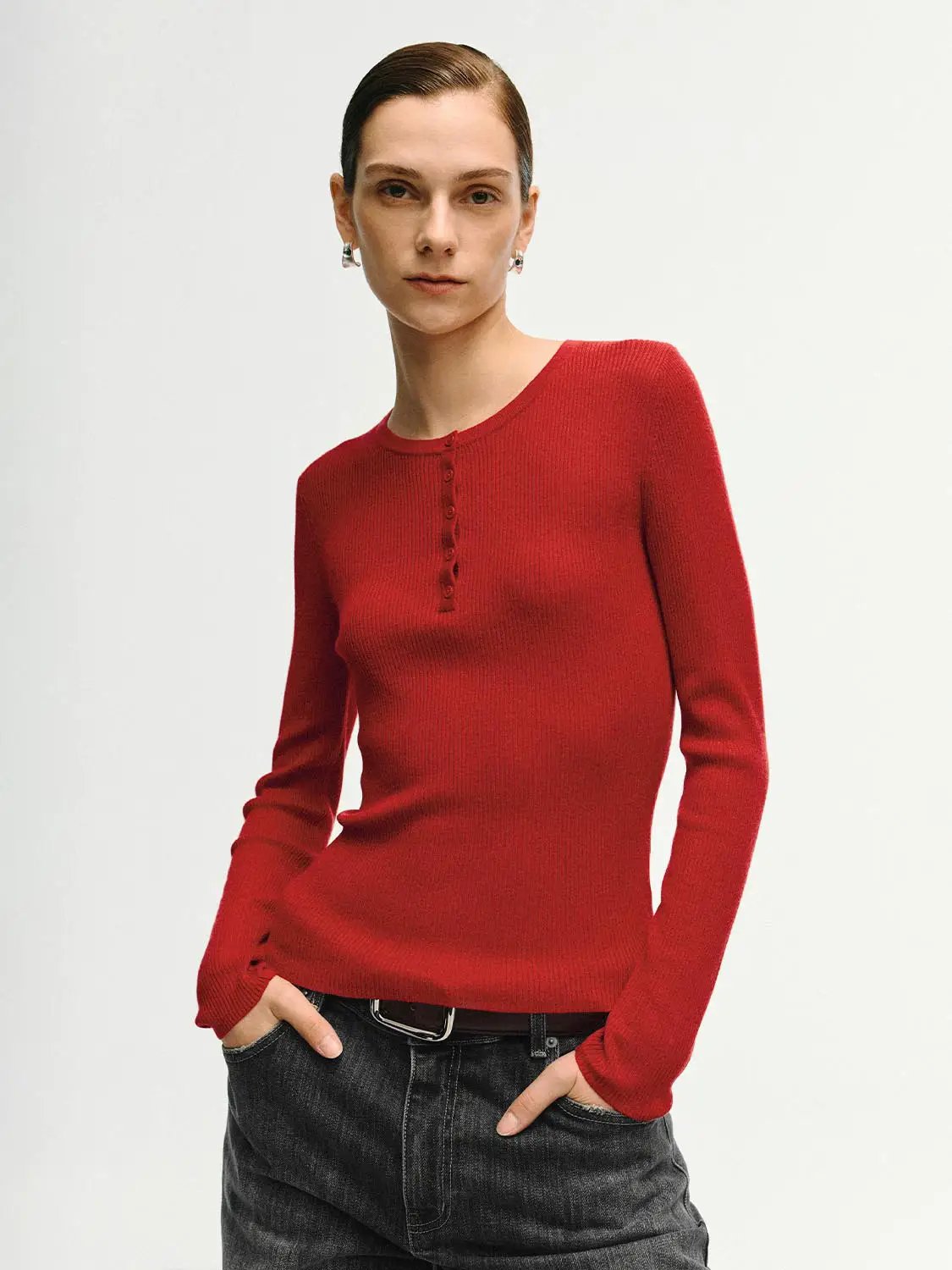 Slim ribbed button-front long-sleeve knit T-shirt in red