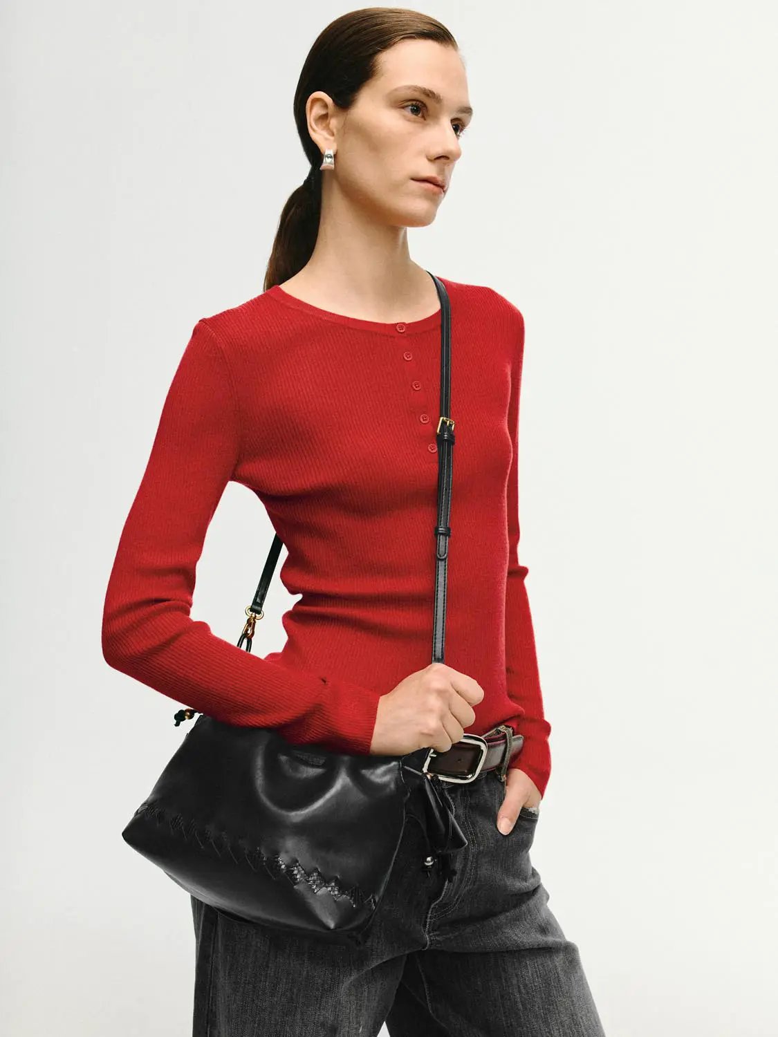 Slim ribbed button-front long-sleeve T-shirt in red knit fabric