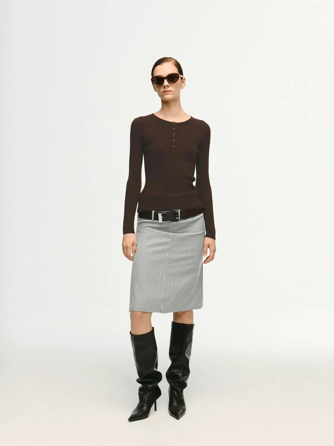 Urban Revivo Fashion slim ribbed button-front long-sleeve knitted T-shirt in brown