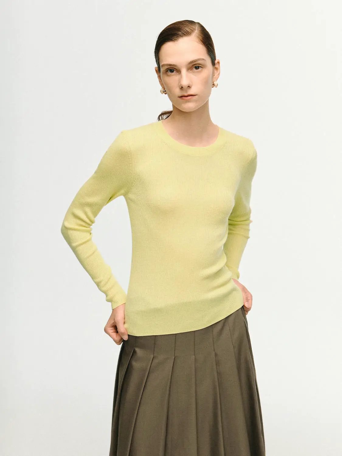 Ribbed fitted long-sleeve crew-neck knitted T-shirt in pale yellow by Urban Revivo Fashion