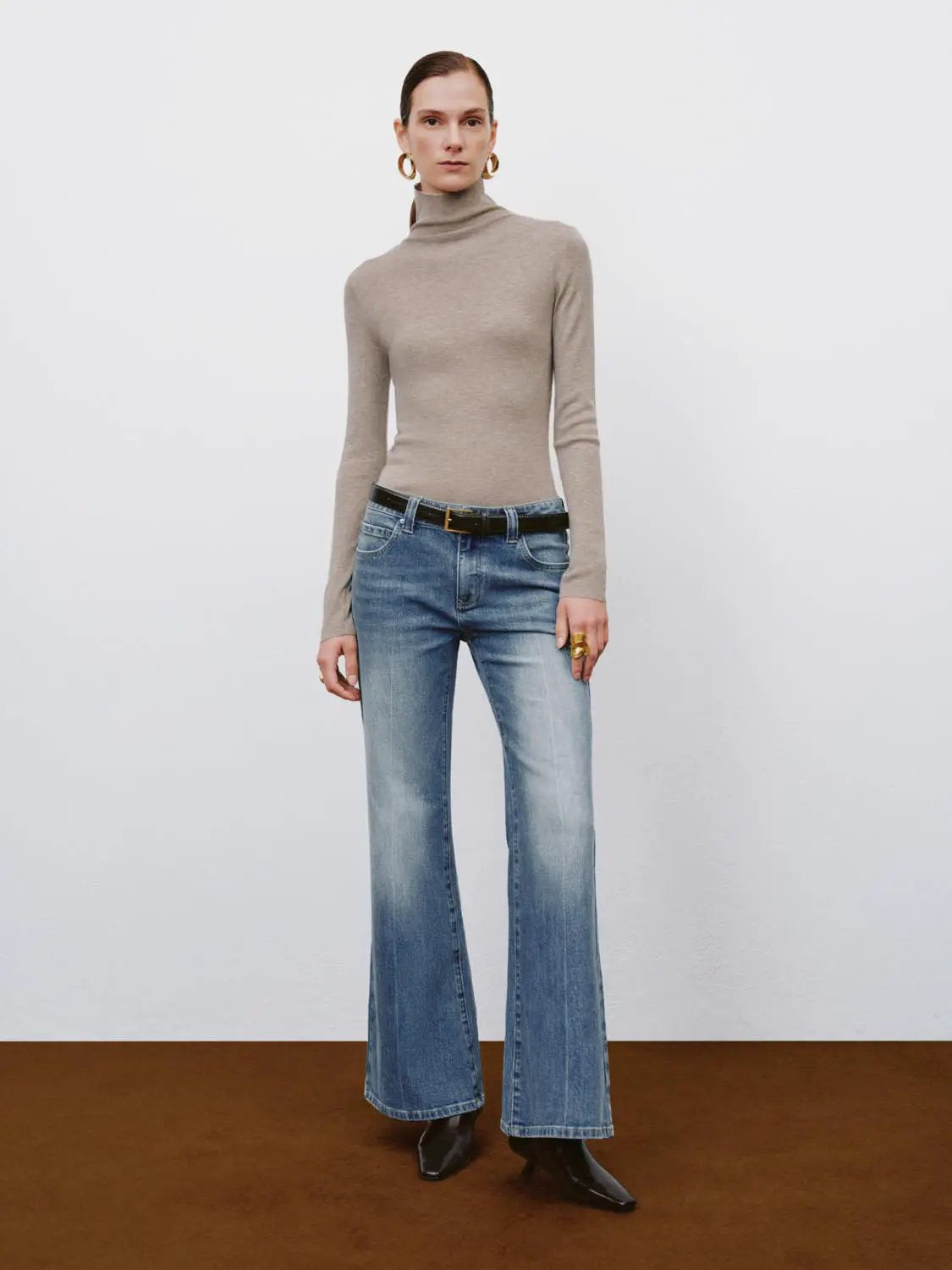 Ribbed fitted mock-neck long-sleeve sweater in beige knit by Urban Revivo Fashion