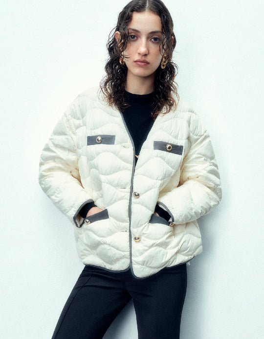 Chaqueta de plumas con escote en V y mangas con hombros caídos