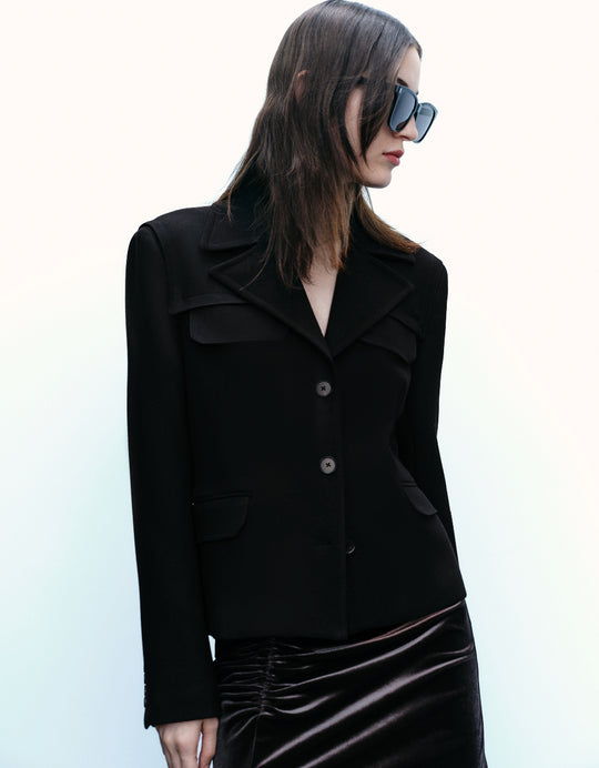 Blazer recto con solapa con muesca