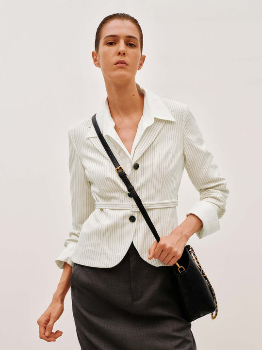 Blazer structuré et ajusté à fines rayures avec ceinture