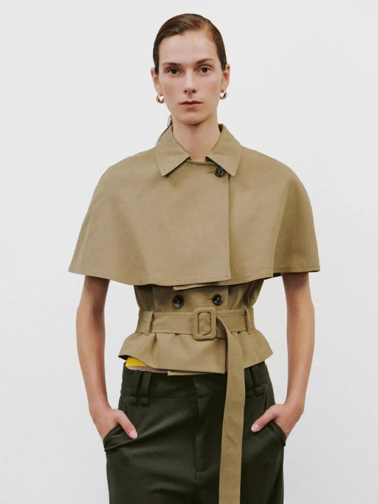 Manteau cape en coton à col montant asymétrique, ceinturé