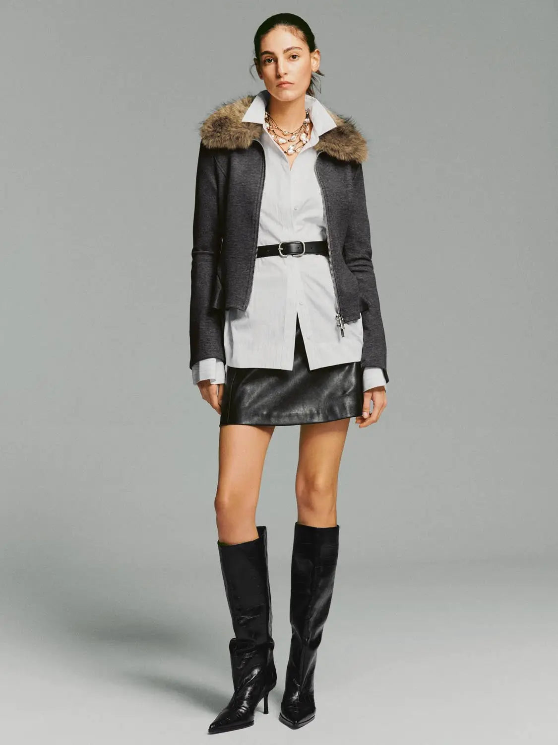 Hoodie jacket in dark grey with fur-trimmed hood by Urban Revivo Fashion