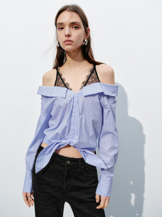 Chemises à décor en dentelle suspendues