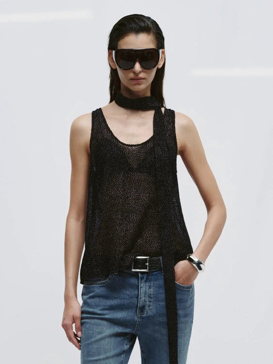 Top de tirantes con cuello bufanda y contraste de puntos