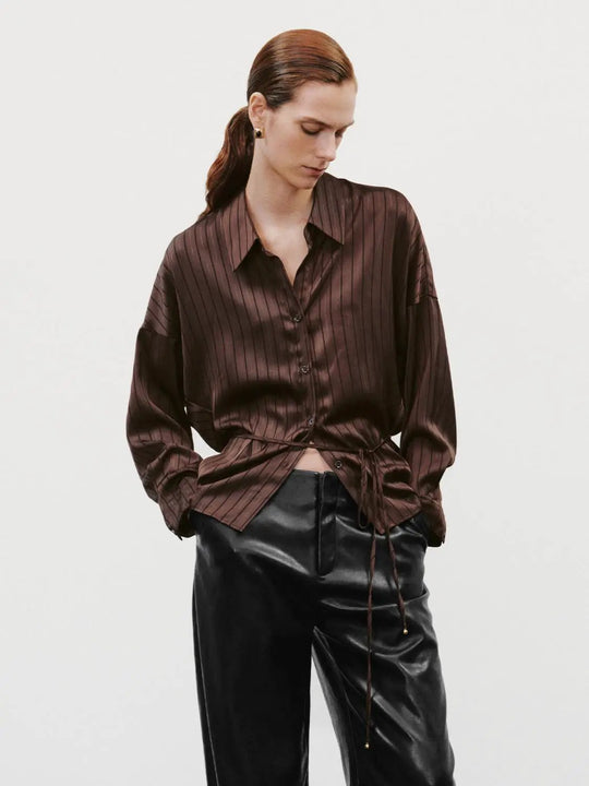Camisa de manga larga a rayas con cuello de camisa y parte delantera abierta