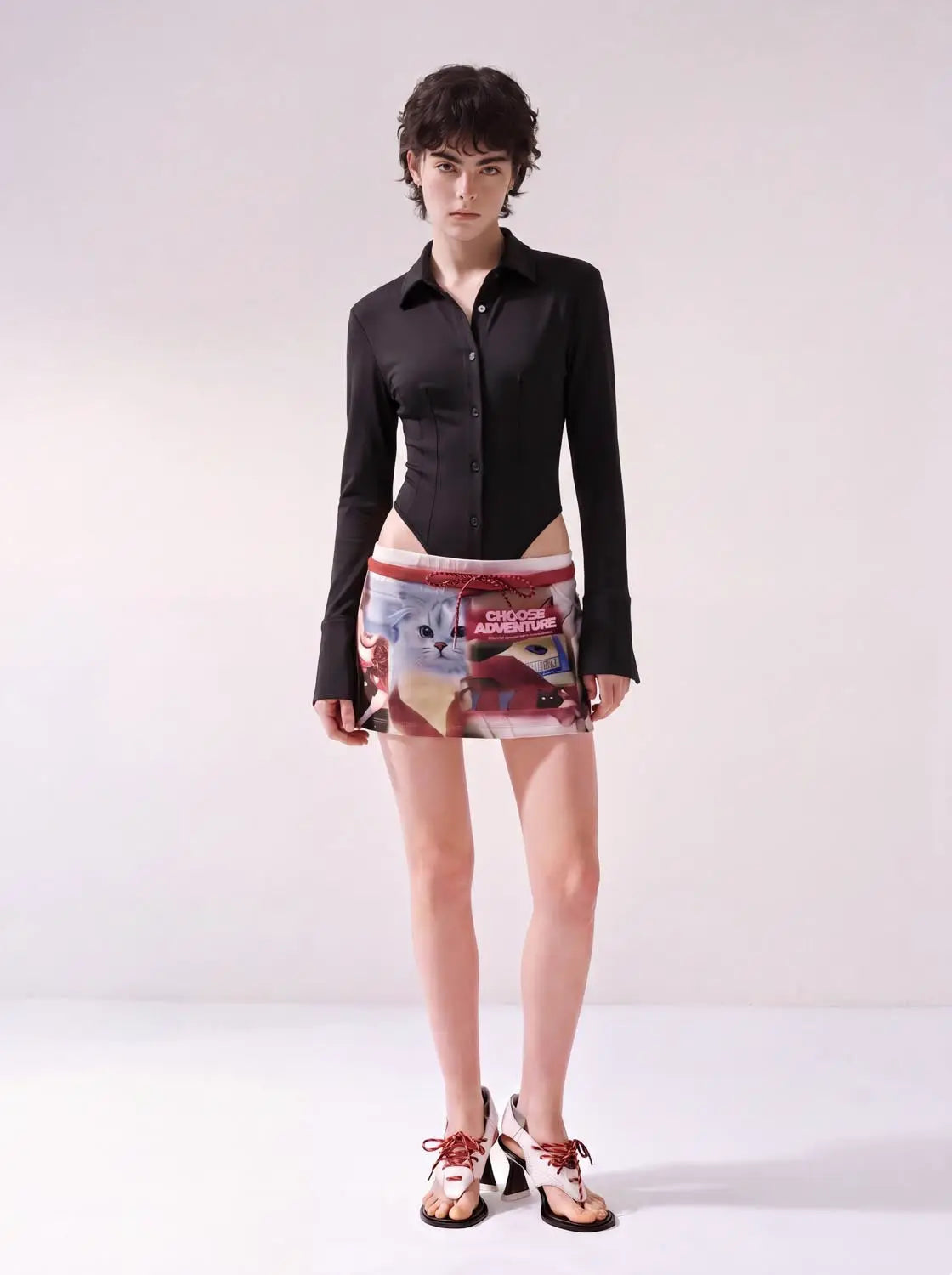 Button-front black shirt with long sleeves and tailored, fitted silhouette