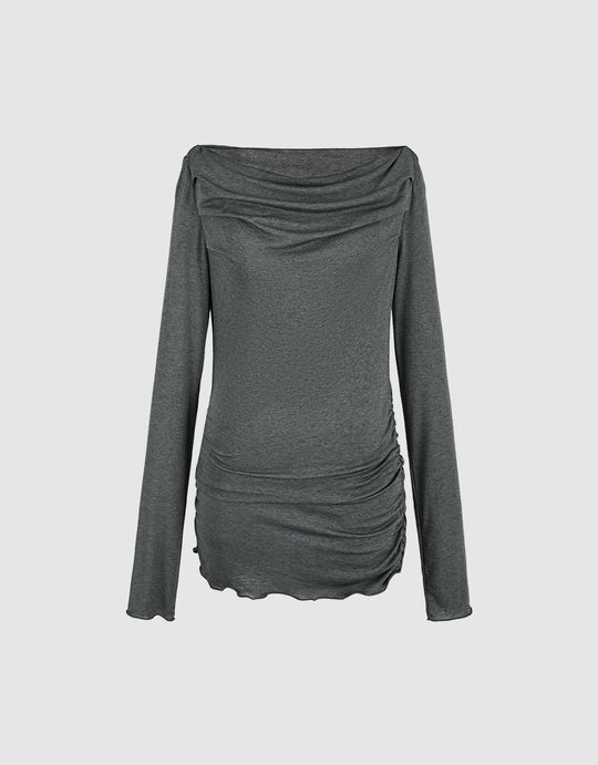 T-shirt attillata con scollo a barca e volant