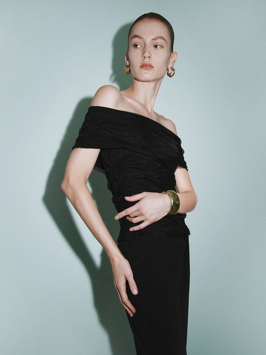 Enge T-Shirts mit einer Schulter