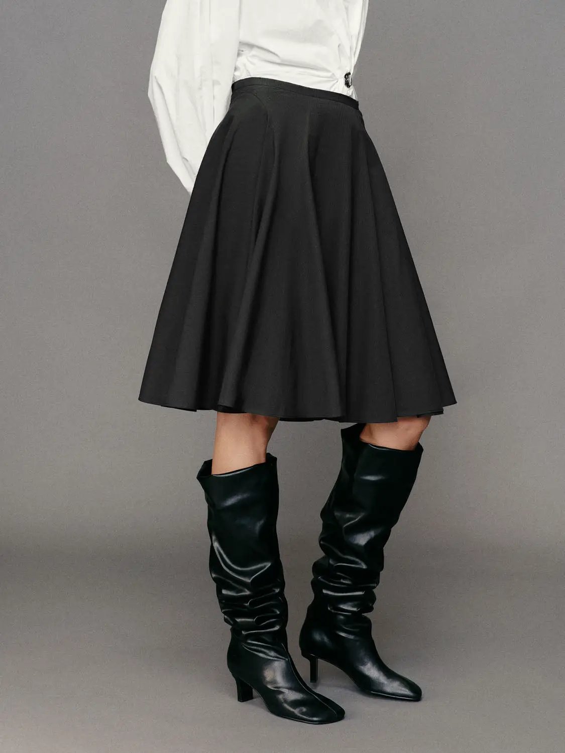 Pleated high-waisted cotton A-line skirt, knee-length, black