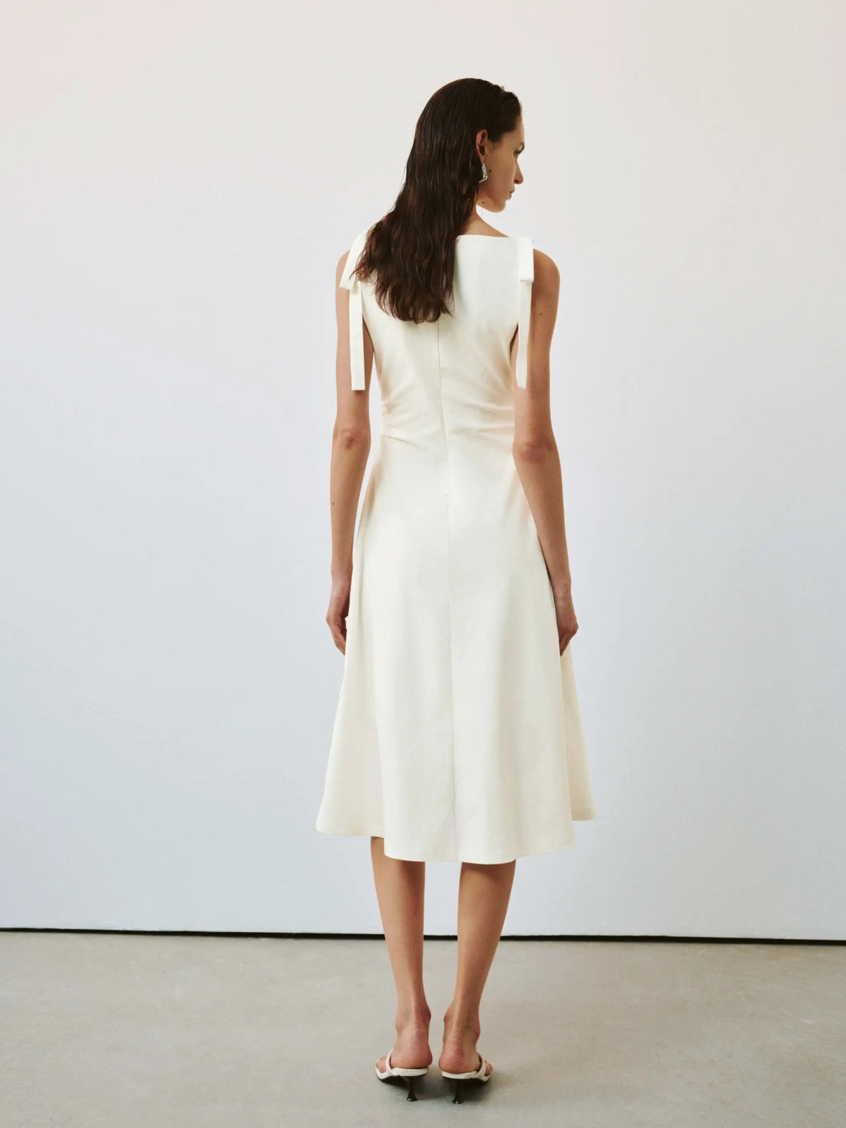 Viscose-blend sleeveless A-line midi dress in ivory with a nipped waist, Urban Revivo Fashion.