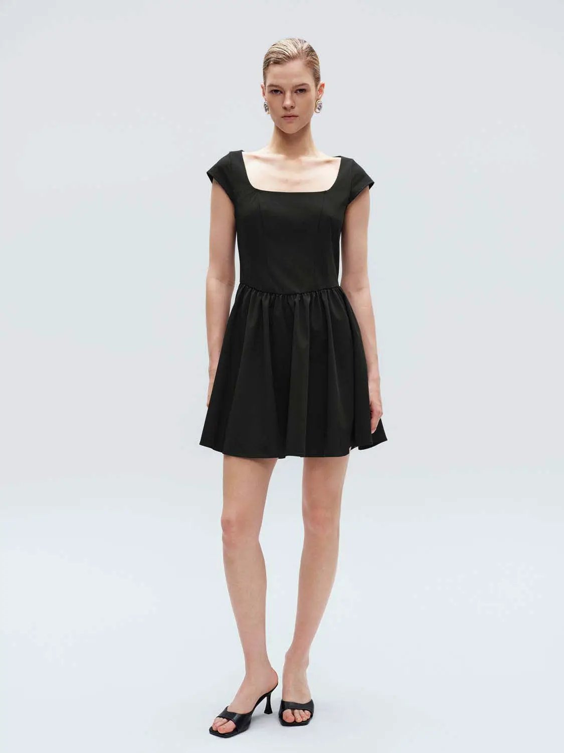 Flared-pleated elastic-waist A-line midi dress in black by Urban Revivo.