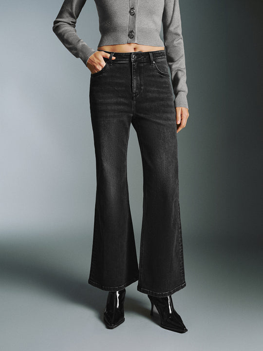 Schlagjeans aus verwaschenem Denim