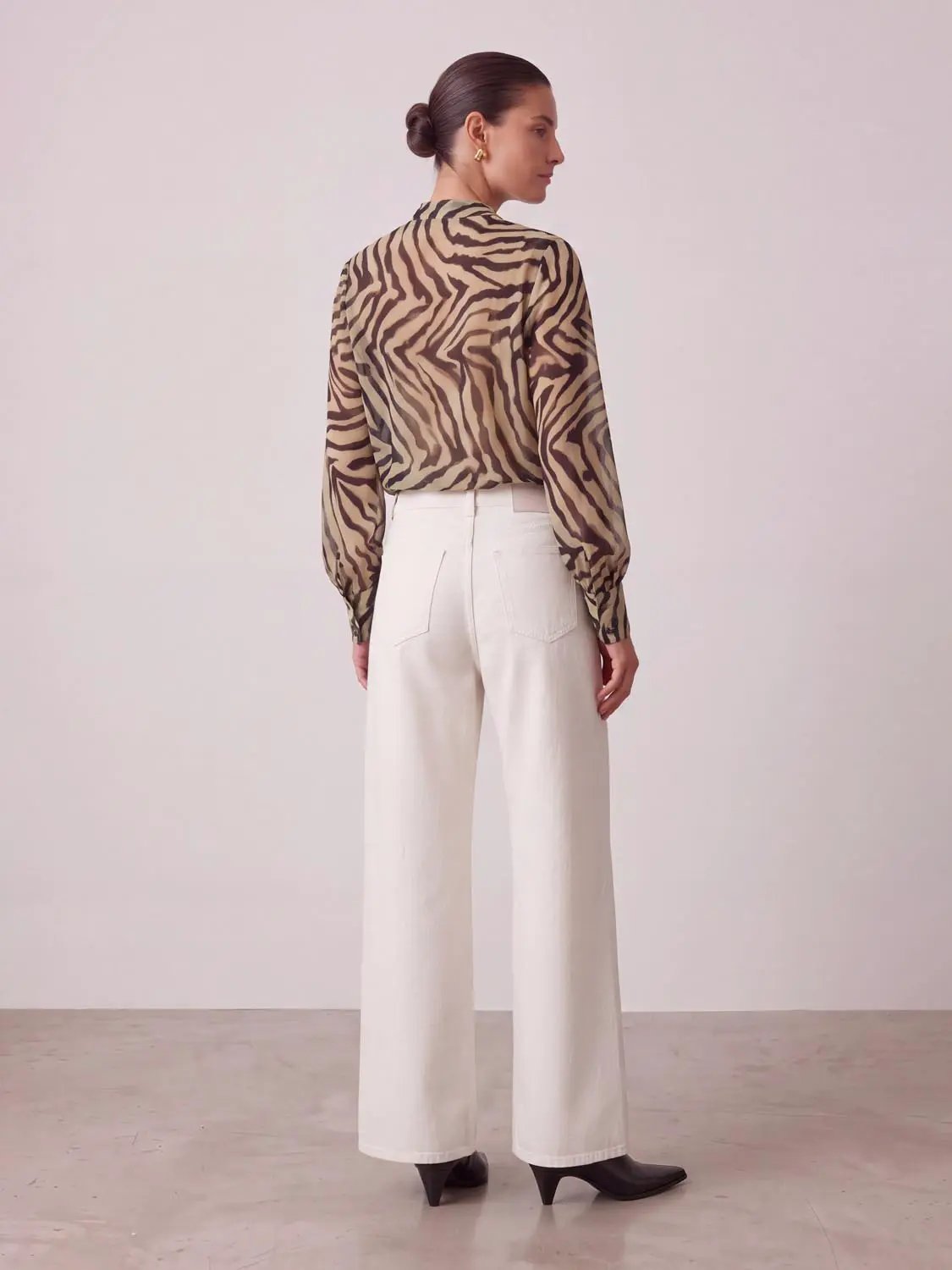 W_Jeans High Waist Wide-Leg Cotton Jeans with Studded Side Seams in White