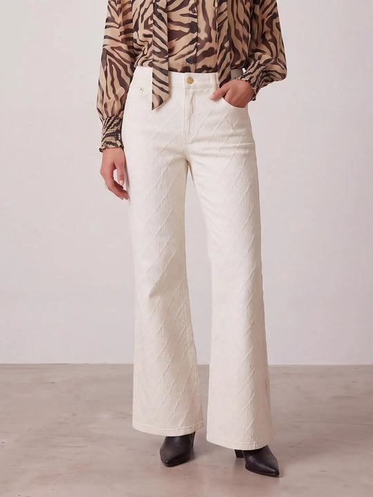 Vaqueros de algodón de pierna acampanada, talle medio y elasticidad media, con textura
