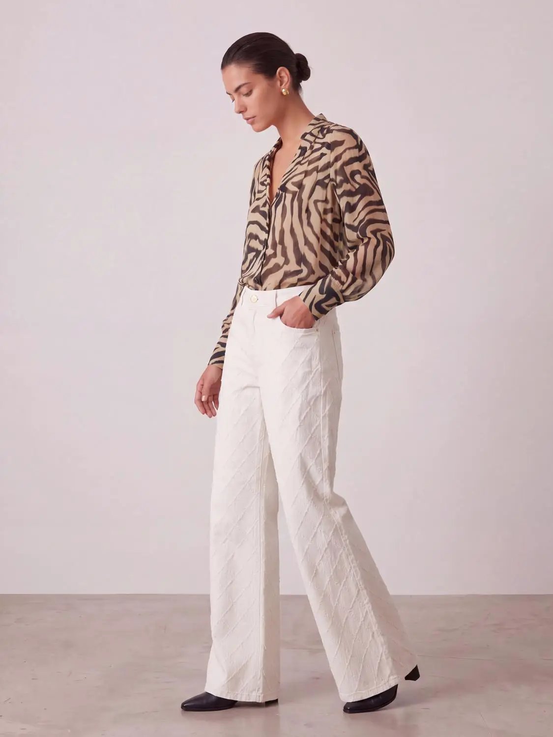 Urban Revivo Fashion mid-rise textured cotton flare-leg jeans in white
