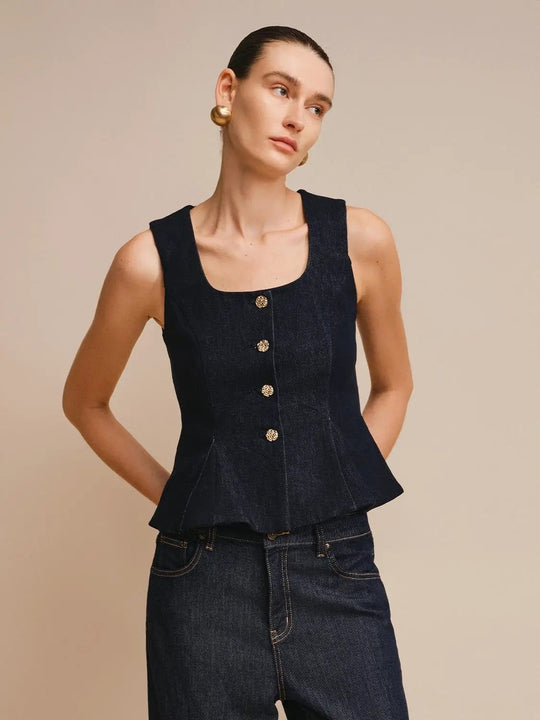 Camicia di jeans senza maniche con scollo quadrato, orlo arricciato e dettagli con bottoni