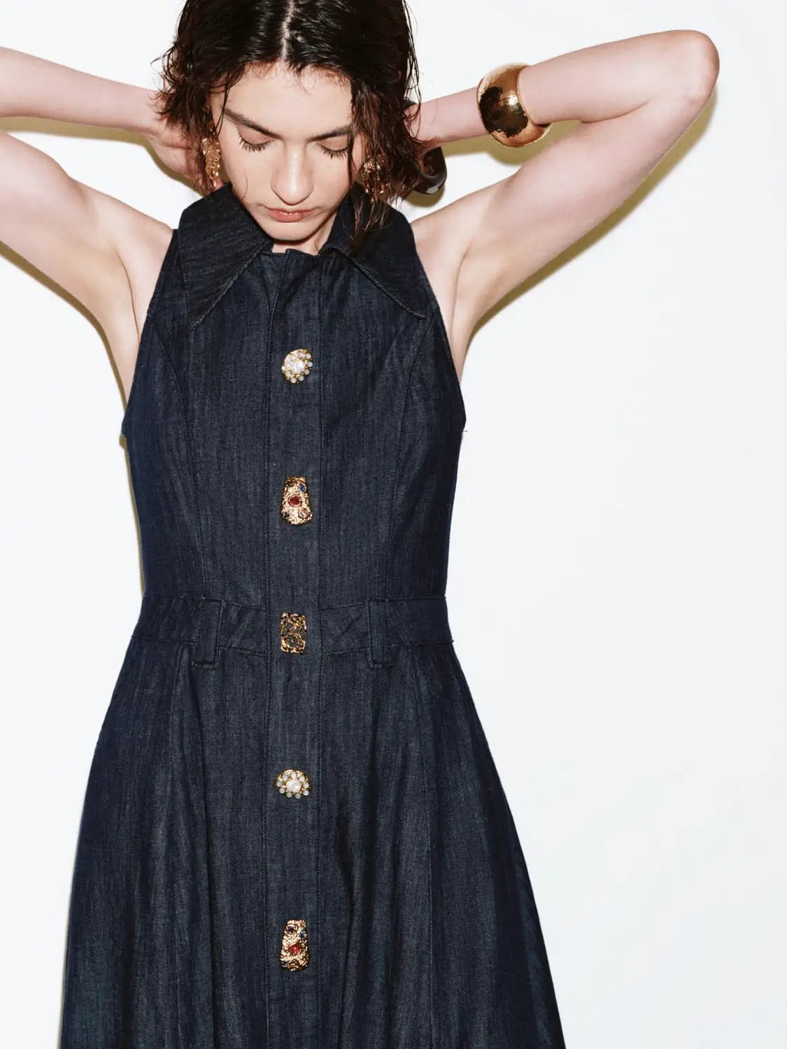 Ärmelloses Jeans-Maxikleid mit Falten und Knopfdetails