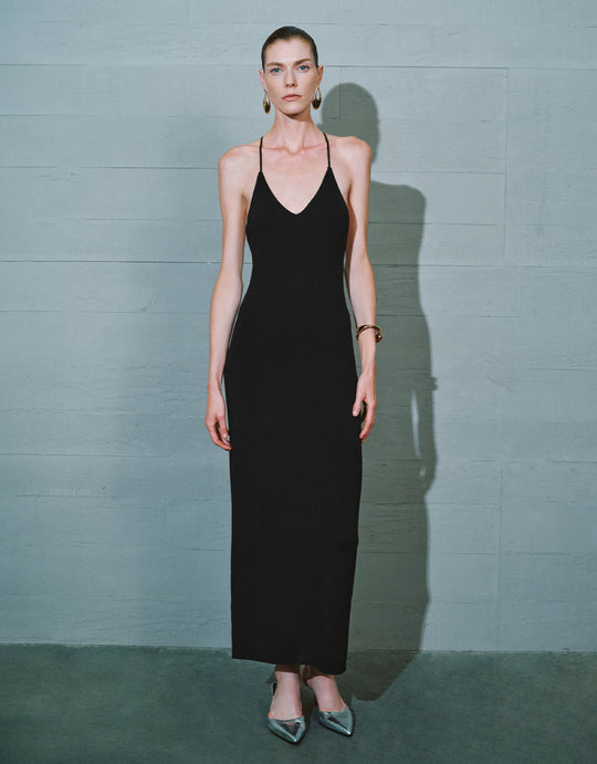 Enges Neckholder-Strickkleid