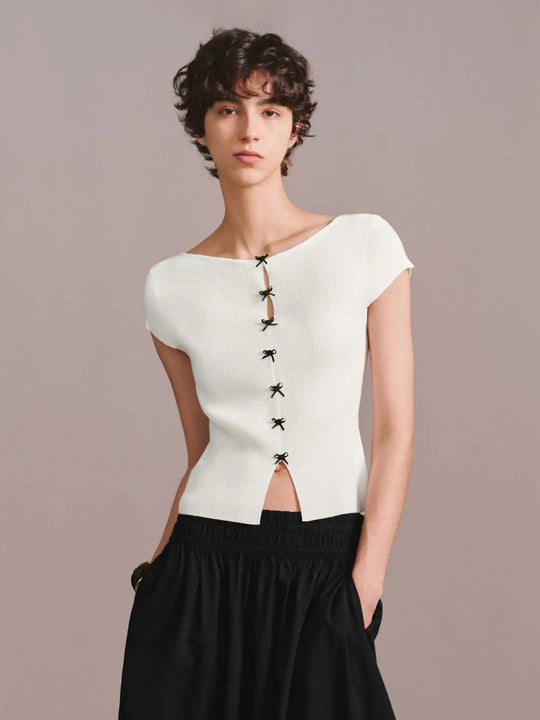 Camisetas de punto entalladas con detalle de lazo