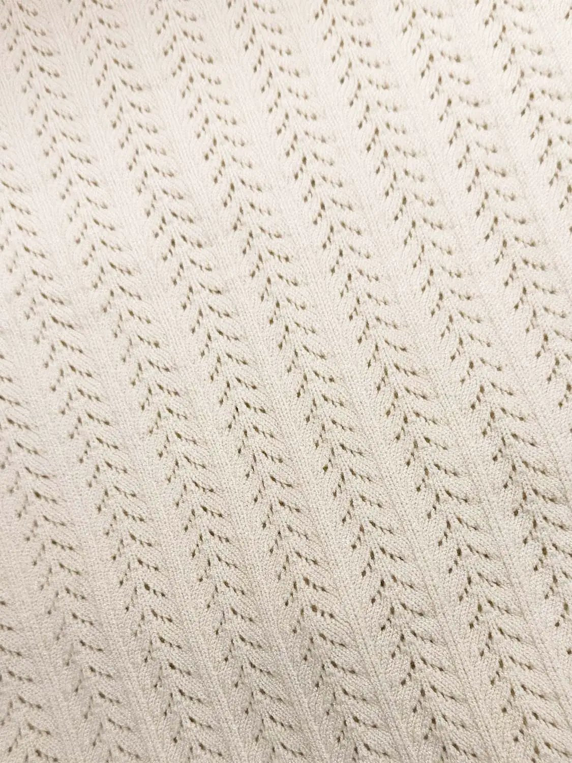 Knit T-Shirt fabric in cream with open-knit leaf pattern; Urban Revivo Fashion