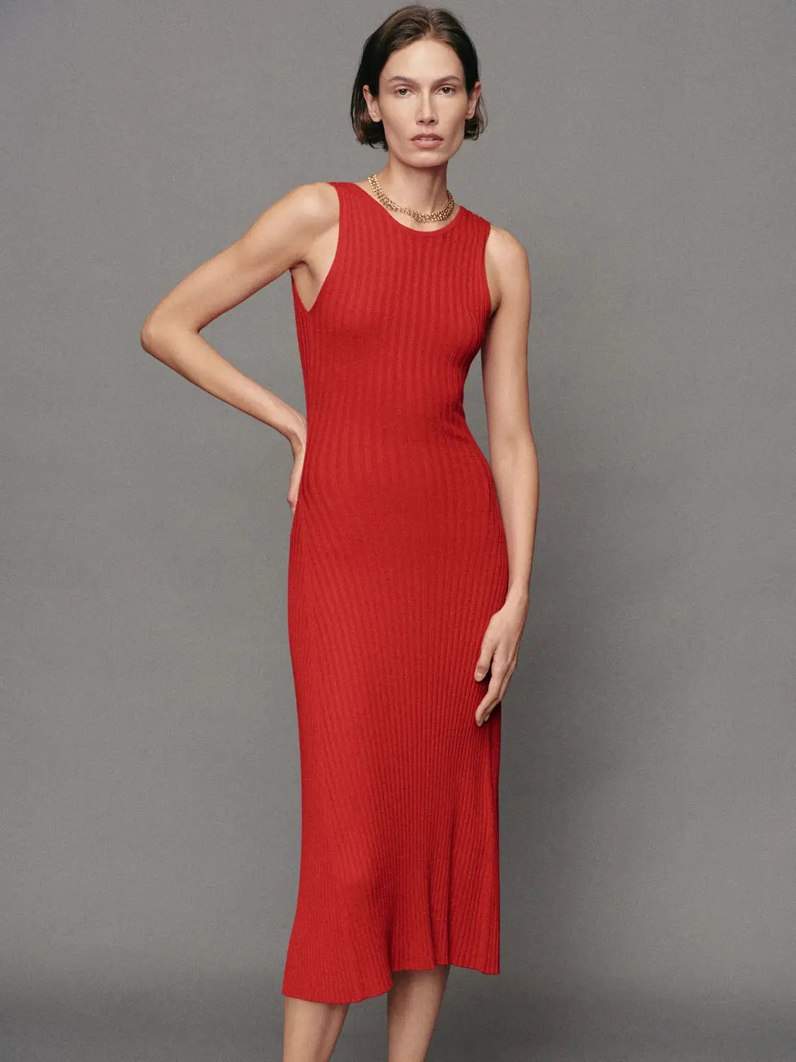 Fitted ribbed round-neck sleeveless maxi knit dress in red