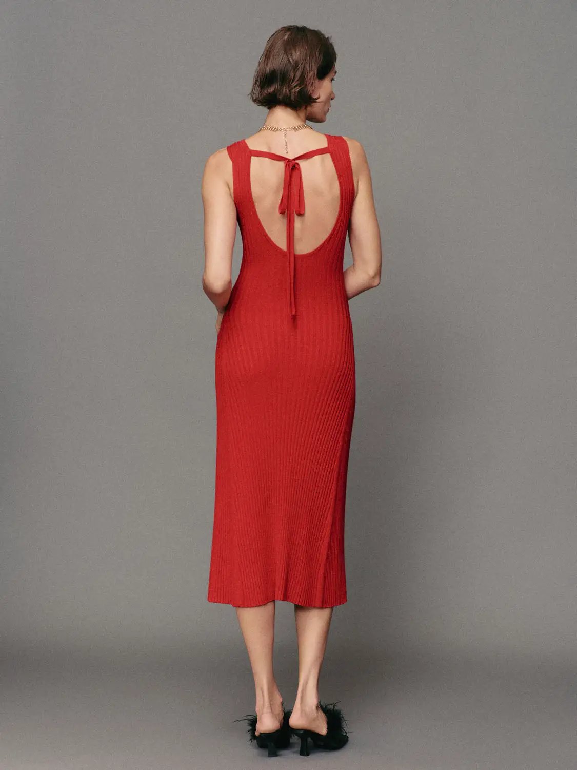 Fitted ribbed red sleeveless maxi knit dress with open back and back tie