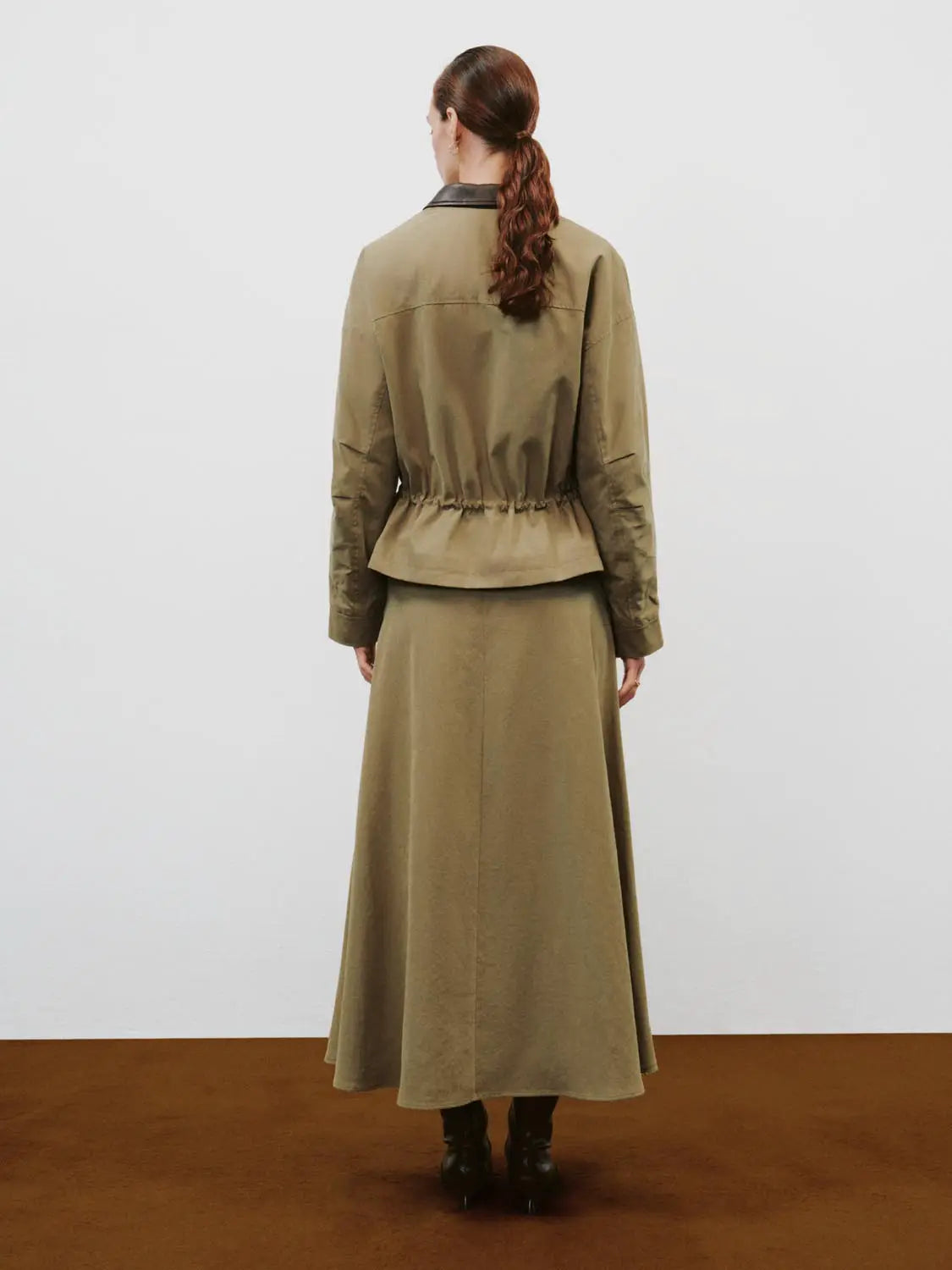 Padded jacket Urban Revivo Fashion, khaki with cinched waist and black collar, back view