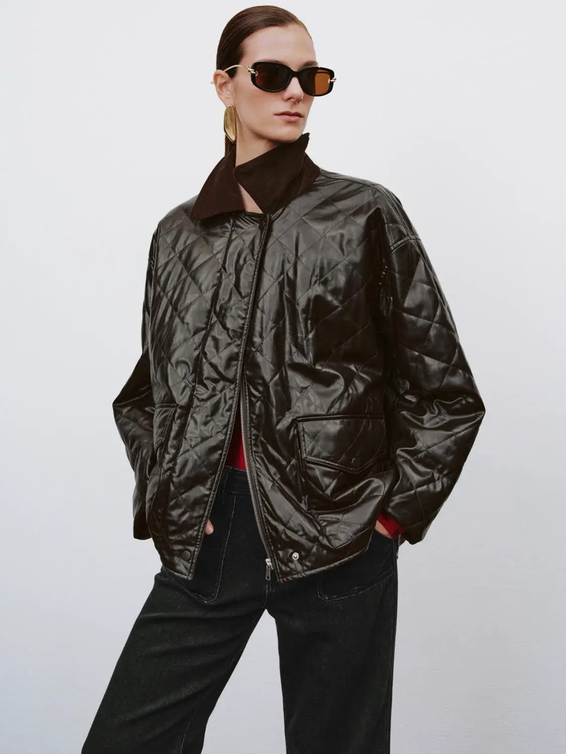 Padded jacket by Urban Revivo Fashion in black quilted fabric with zip front and patch pockets.