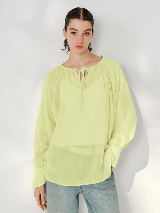 Camisa delgada drapeada superior