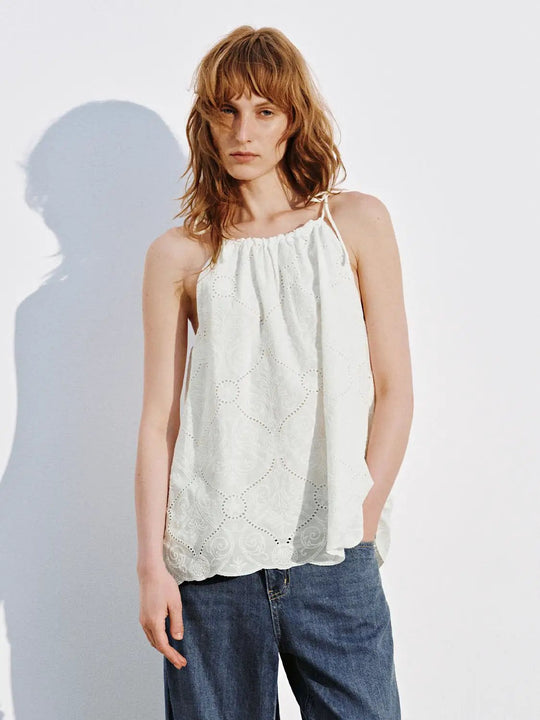 Tops de tirantes con detalle de guipur