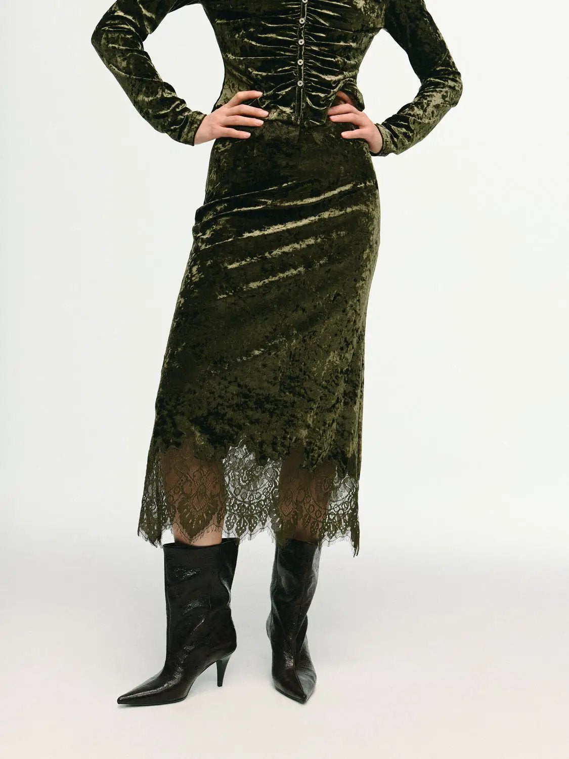 Scalloped lace-hem crushed-textured H-line skirt in olive green, Urban Revivo Fashion