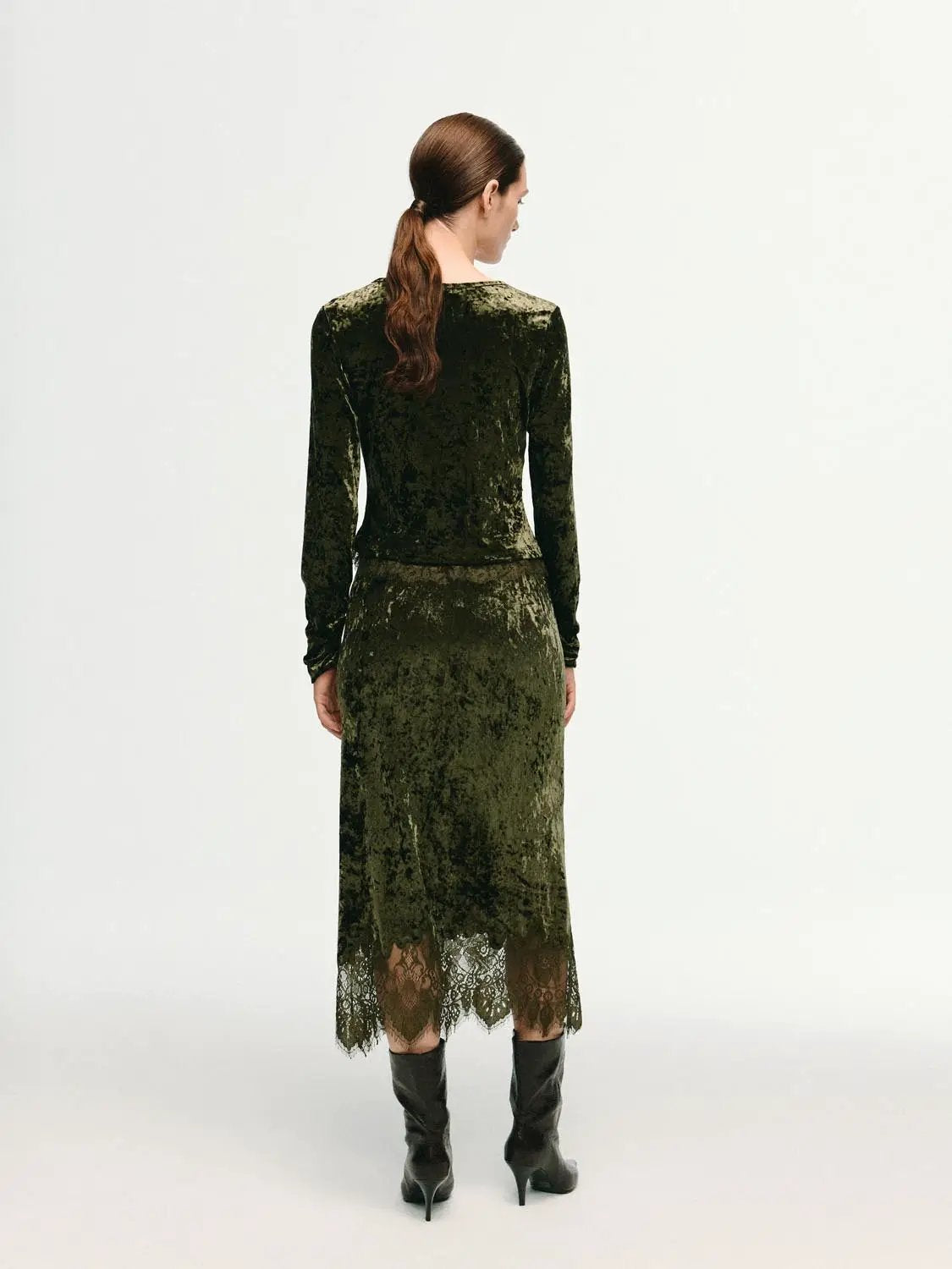 Scalloped lace-hem crushed-textured H-line skirt in olive green velvet
