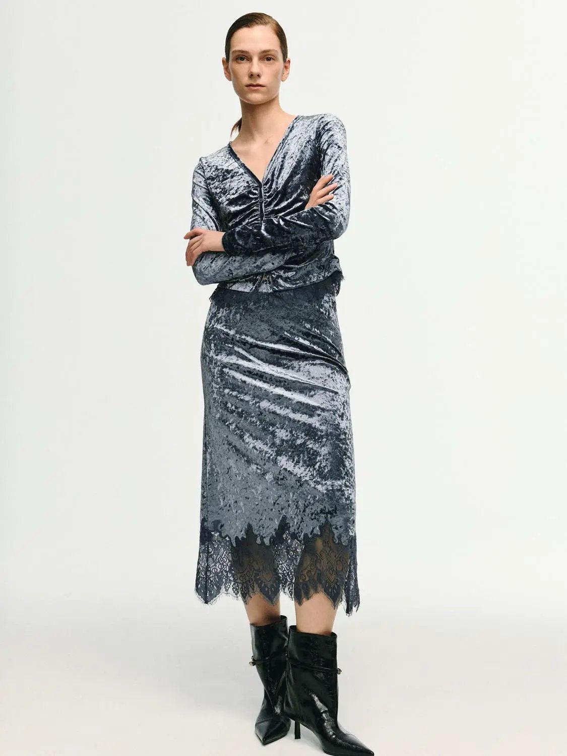 Scalloped lace-hem crushed-textured H-line skirt in blue-gray velvet by Urban Revivo.
