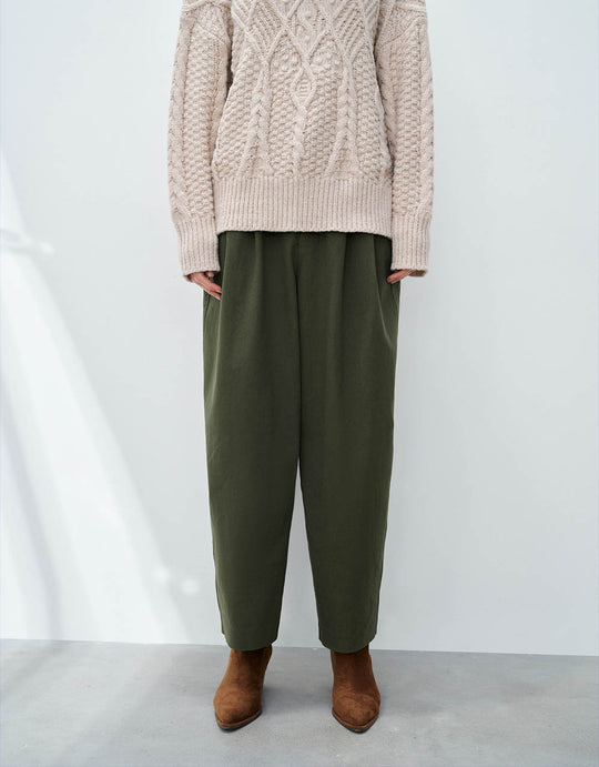 Pantalon coupe carotte court