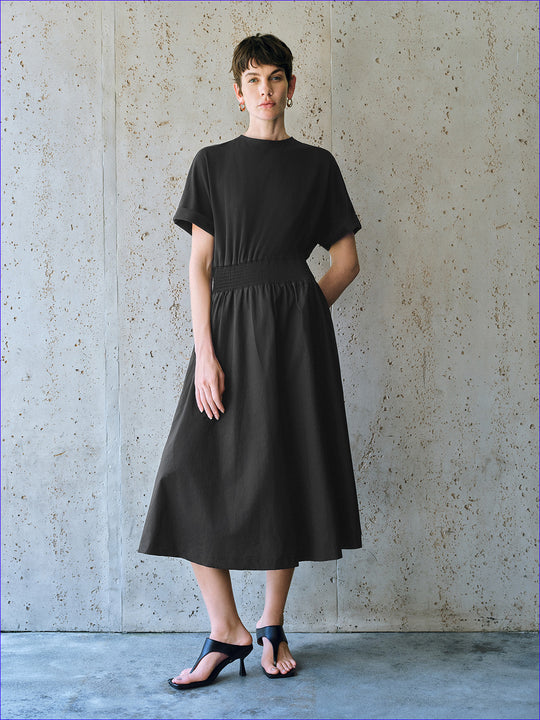 Lockeres Skaterkleid mit Rundhalsausschnitt