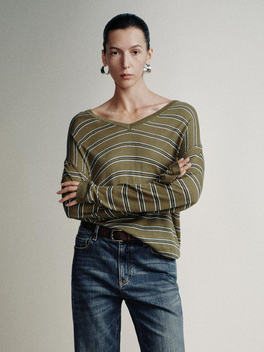 T-shirts tricotés à col en V rayés