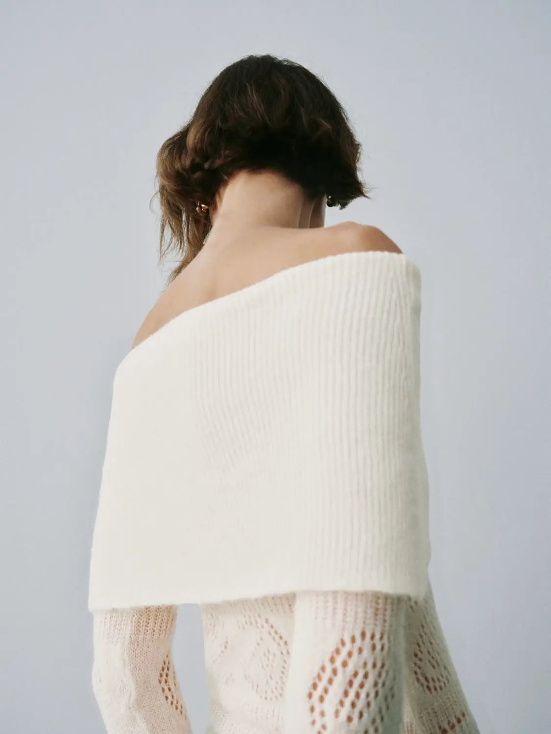 Off-Shoulder rib-knit lace long-sleeve T-shirt in white, back view