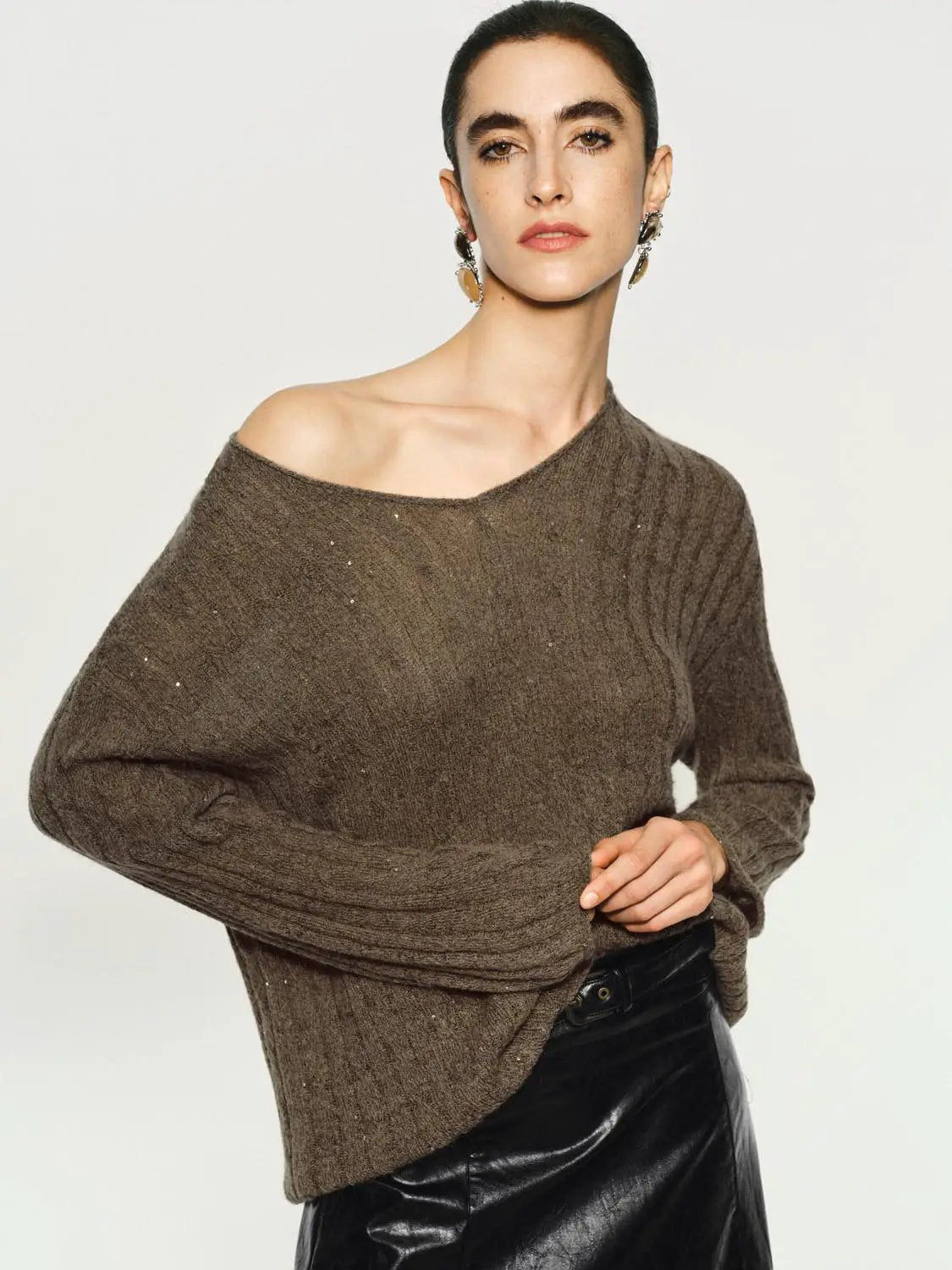 Textured brown long-sleeve knit T-shirt with off-shoulder neckline