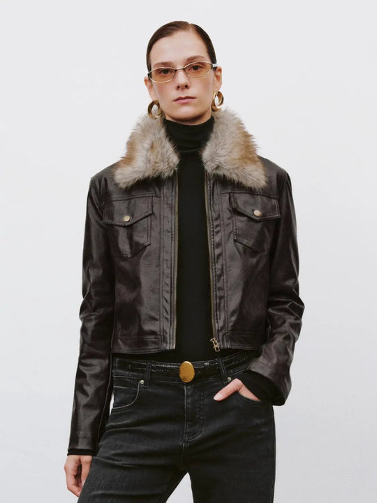 Kurze Jacke mit Kunstfellkragen, Reißverschluss vorne und langen Ärmeln