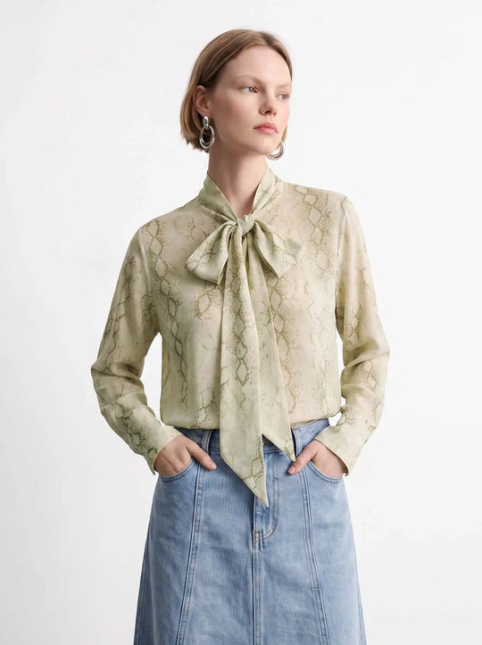 Chemises à enfiler avec col foulard et imprimé serpent