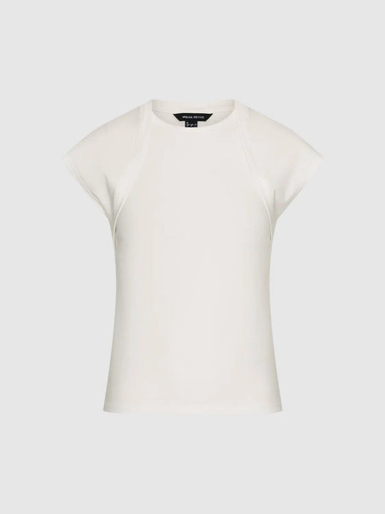 Kurz geschnittene T-Shirts mit überschnittenen Ärmeln