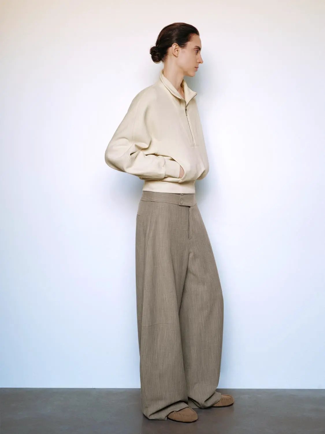 Sweatshirt by Urban Revivo Fashion, beige oversized half-zip pullover.